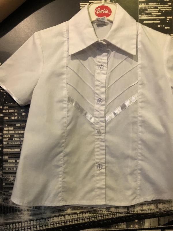 Белая красивая детская рубашка с коротким рукавом