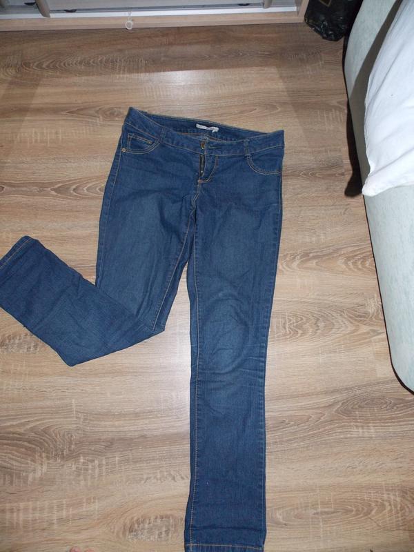 Джинсы узкие
