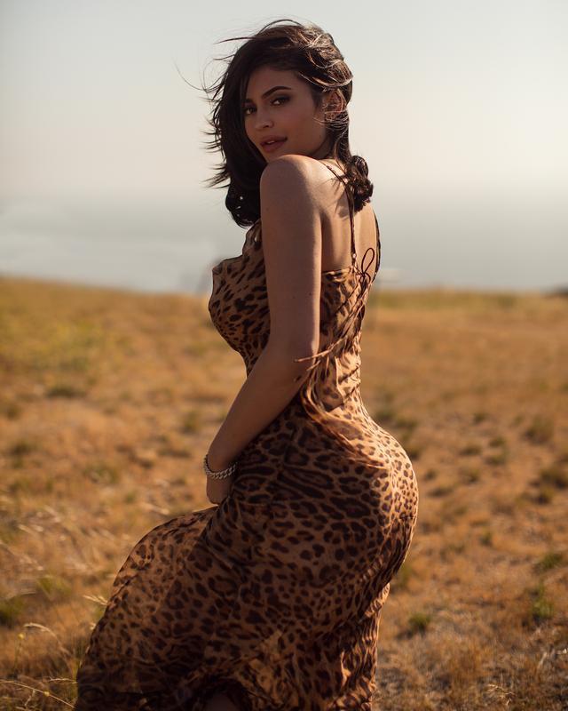 Платье на запах с леопардовым принтом