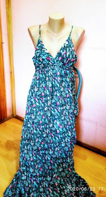 Длинное летнее платье сарафан на бретелях от бренда  amisu