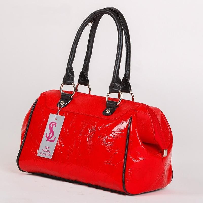 Красная женская сумочка