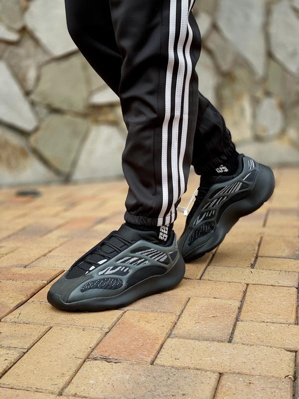 yeezy boost 700 38