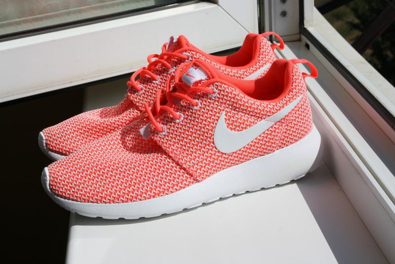 Roshe store run coral