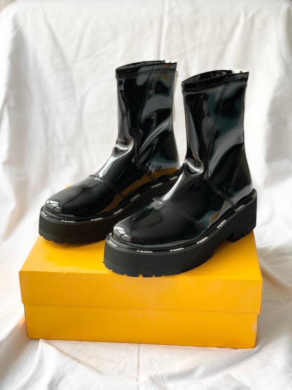 fendi boots black