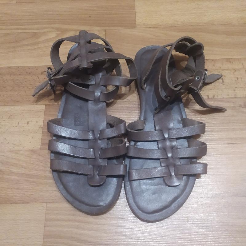 Стильные босоножки