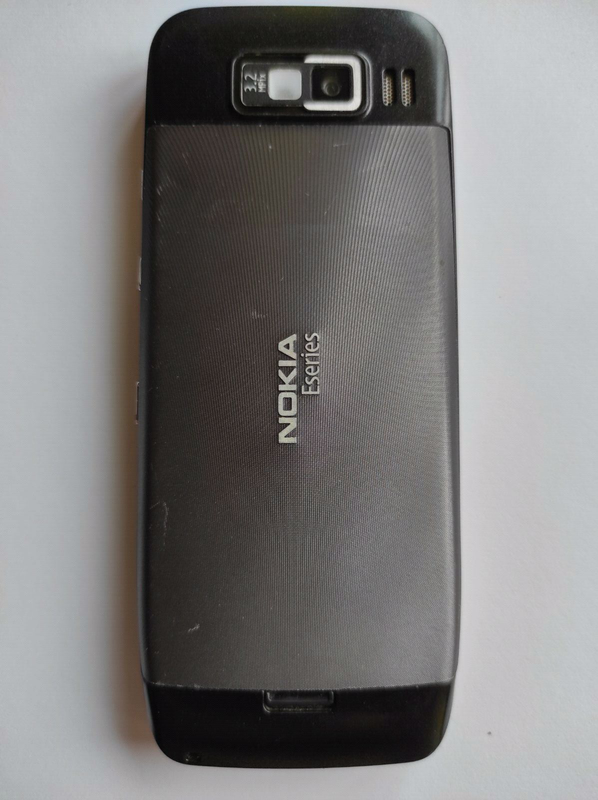 Nokia e52 не заряжается