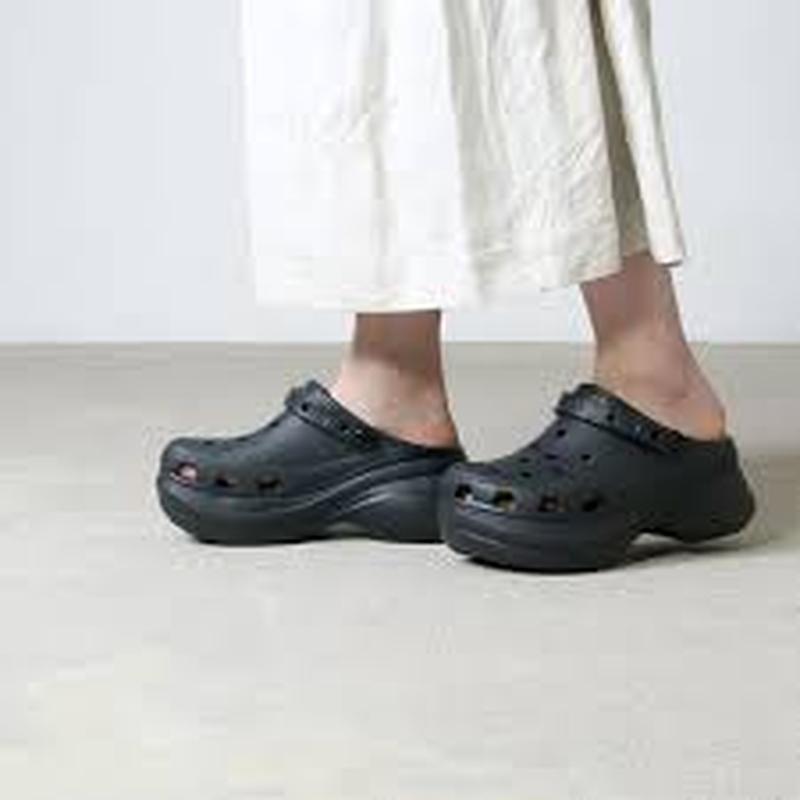 crocs bae platform clog in black