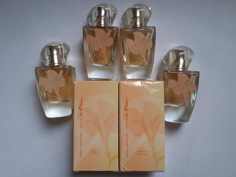 In bloom avon. Ин Блум эйвон. Туалетная вода in Bloom Avon. Эйвон духи ин Блум. Тудей ин Блум.