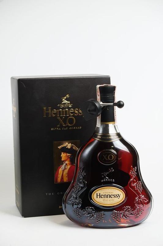 Хеннесси хо 0.7. Хеннесси Хо 0.7 Золотая. Элитный коньяк Хеннесси. Hennessy XO 0.7 Richard.