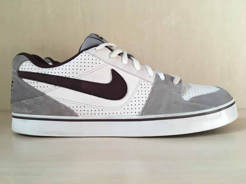 nike ruckus low