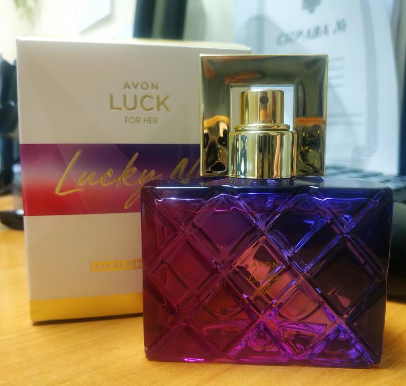 Luck me. Luck Интенсе эйвон. Lukke me туалетная вода эйвон. Туалетная вода Avon intense. Lucky me intense Avon.