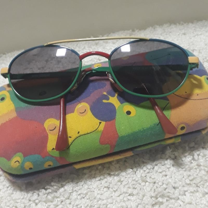 Детские винтажные солнцезащитные очки.
