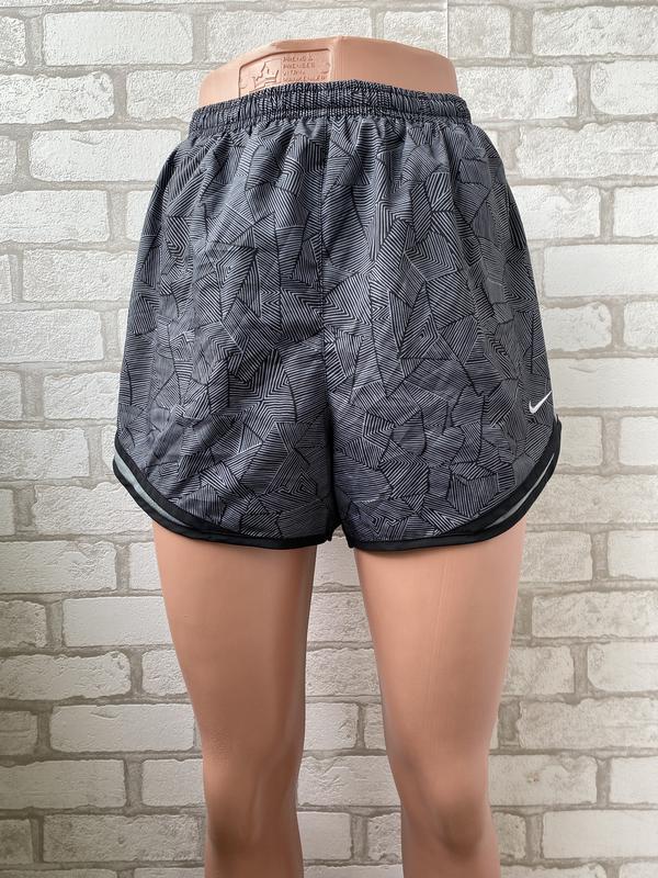 Serye Sportivnye Shorty Nike 290 Kupit Na Izi 12036801