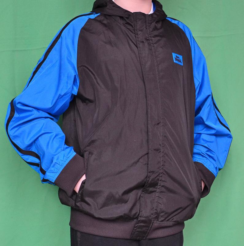 Стильная брендовая куртка с капюшоном lonsdale 11-12 лет