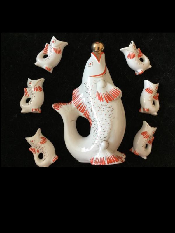 фарфор рыбки. статуэтка рыбка фарфор. фарфоровая рыбка комплект. набор рюмок в виде рыбок. набор рыба с рыбками фарфор.