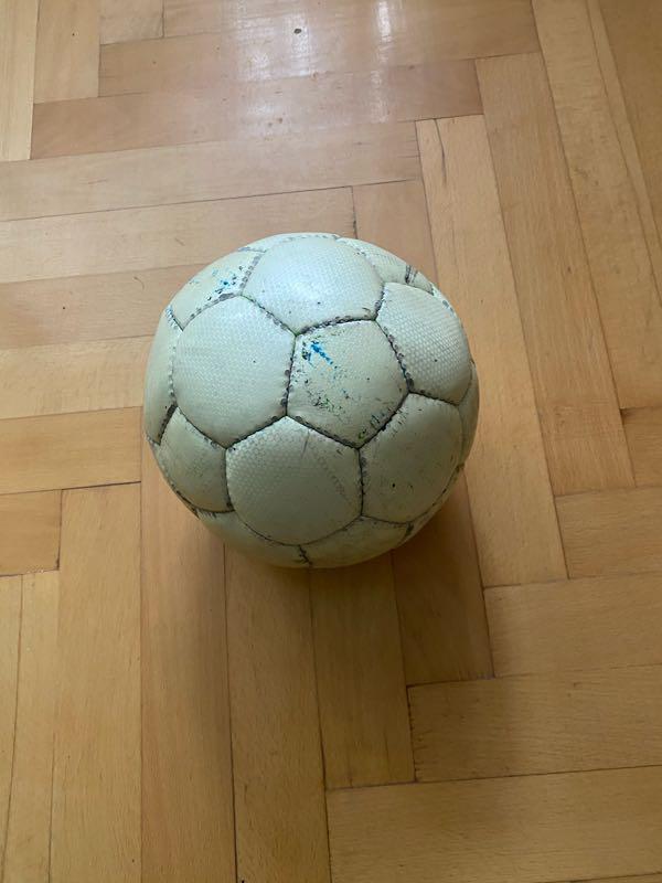 размер футбольного мяча 4