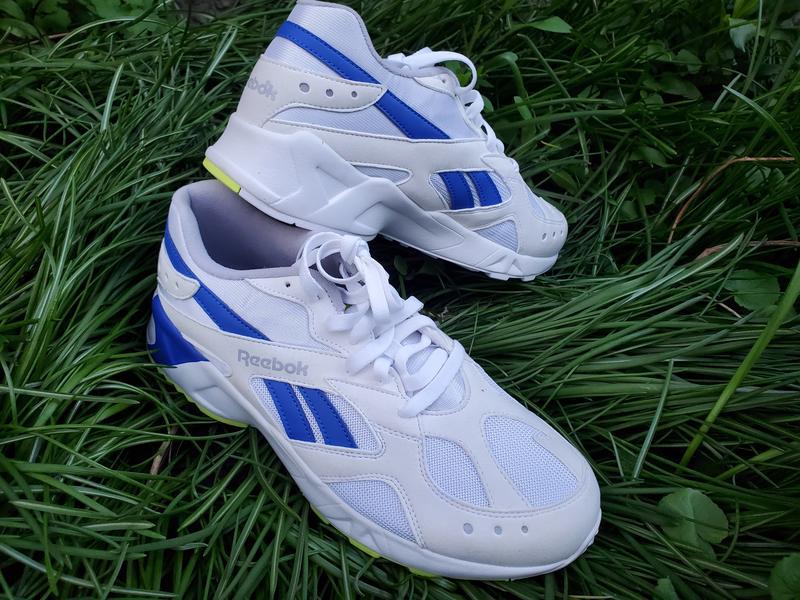 White store reebok aztrek