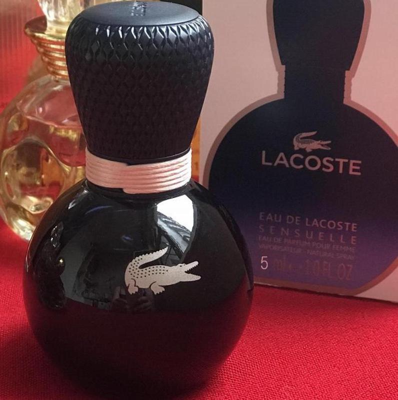 Lacoste eau de lacoste sensuelle. Духи лакосте Сенсуэль. Lacoste sensuelle 10 мл. Лакост Сенсуэль женские. Lacoste sensuelle флакон.