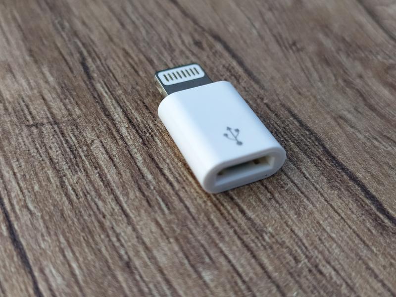 Переходник с usb на lightning для подключения флешки к iphone