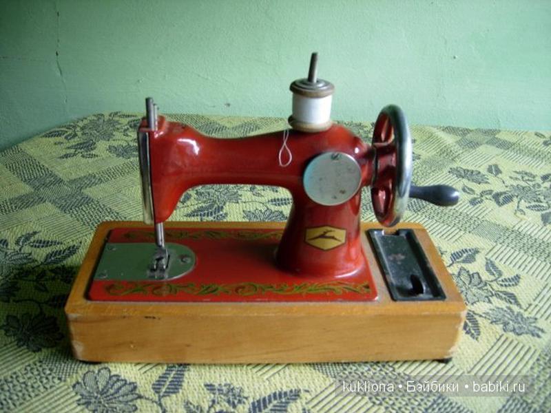 Швейная машинка 60. Детская швейная машинка Sewing Machine. Швейная машинка 70х. Детская швейная машинка Зингер. Швейная машинка Севинг игрушка.