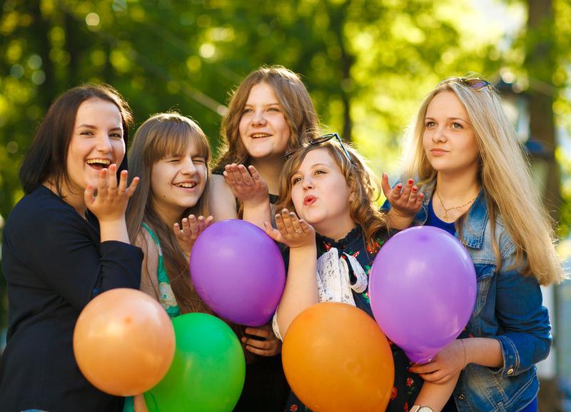 Школьная фотосессия 9. Выпускной на природе. Фотосессия выпускников. Фотосессия выпускников на природе. Школьный выпускной на природе.