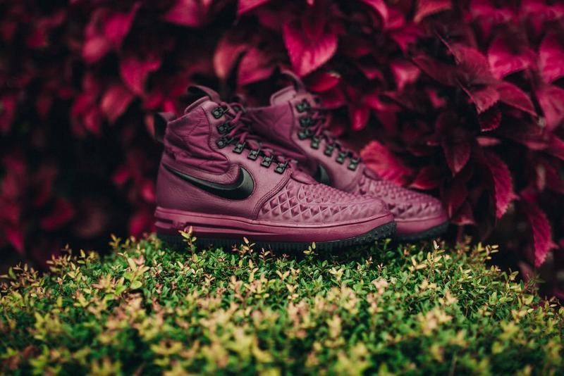 burgundy nike duck boots