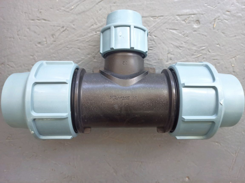 Тройник 32*50*32 мм редукционный зажимной Сантехпласт: цена 109 грн ...