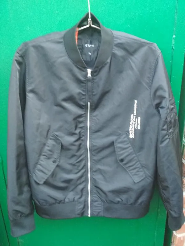 Продам мужской бомбер куртку оригинал ostin