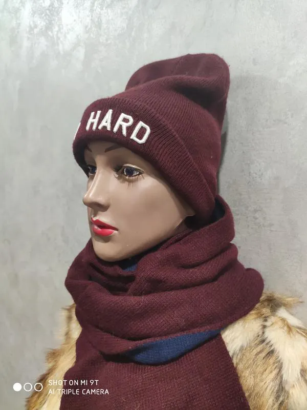 Сборный стильный комплект шапочка и шарф