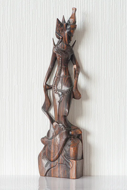 Винтажная деревянная скульптура индуистской богини Клунгкунг