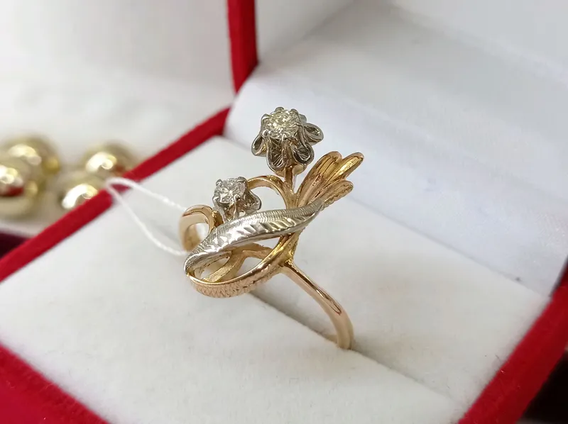 Винтажное золотое кольцо с бриллиантами ссср