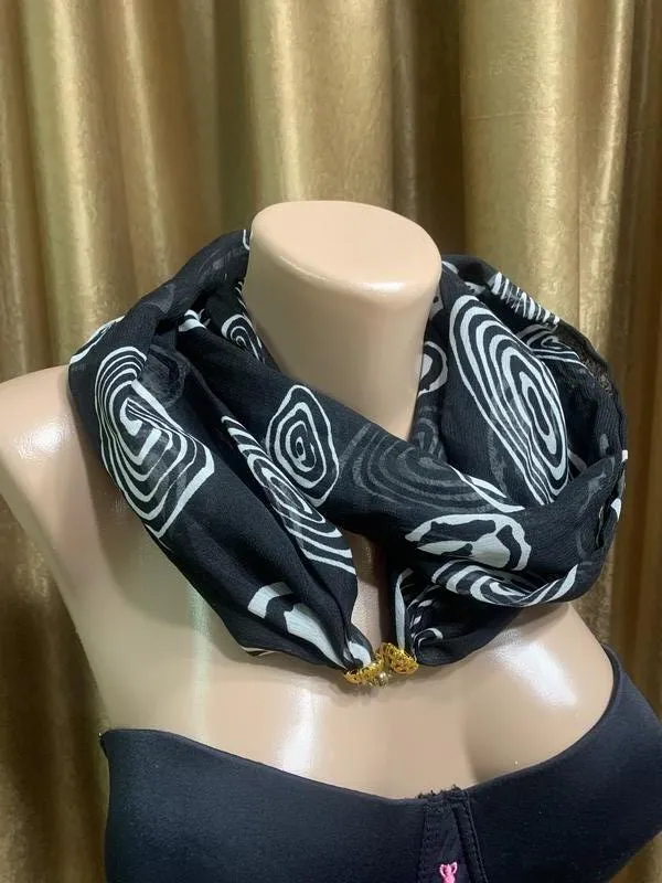 Лёгкий черно-белый шарф шарфик с магнитной застёжкой