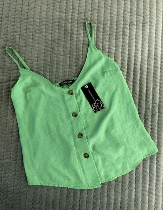 Зелёная майка на тонких бретелях и пуговицах, легкая блуза