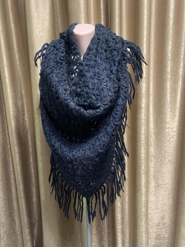 Тёплый вязаный шарф, платок с бахромой шаль черного цвета