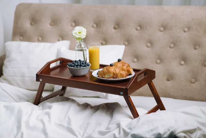 Столик для завтрака в постели складной из массива натурального...