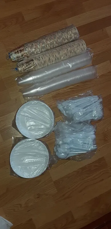 Одноразовая посуда ложки, вилки, стаканы пластиковые, бумажные
