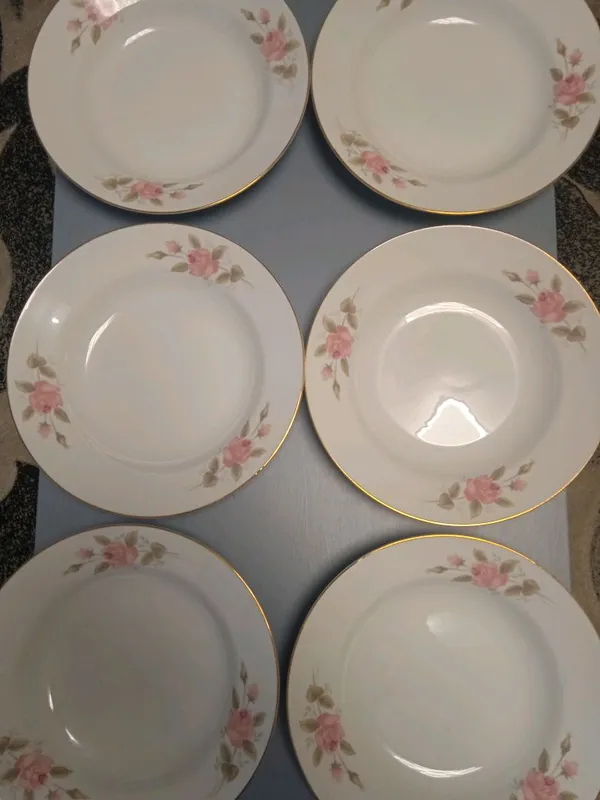 Продам фарфоровые тарелки