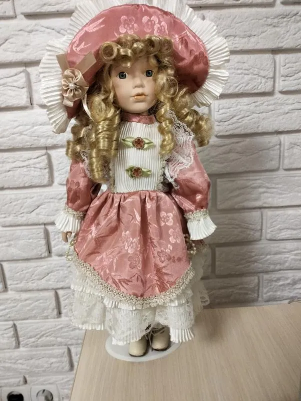Роскошная коллекционная кукла фарфора