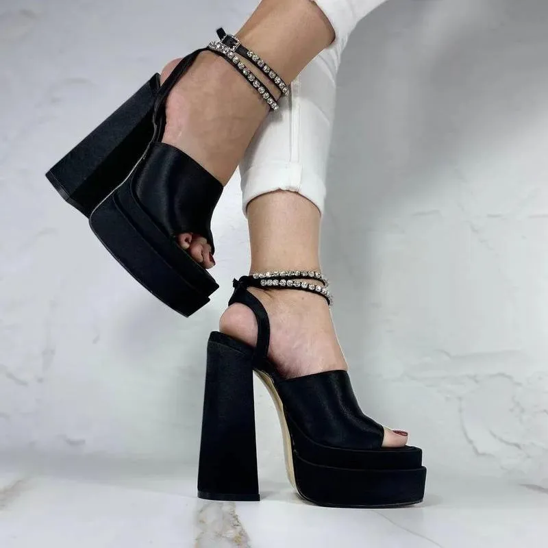 Женские босоножки