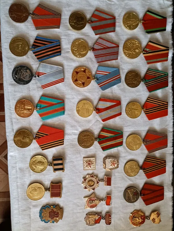 Продам медали и значки СССР