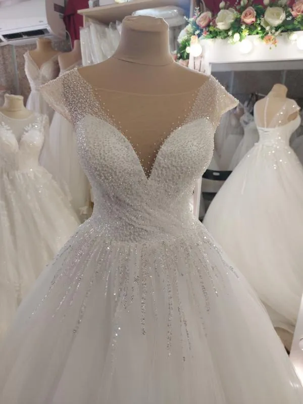 Расшитое свадебное платье распродаж
