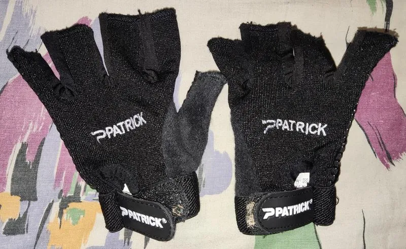 Детские, спортивные перчатки без пальцев patrick