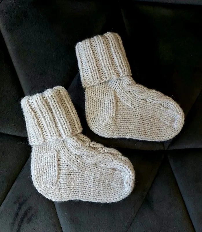 Дитячі в'язані шкарпетки