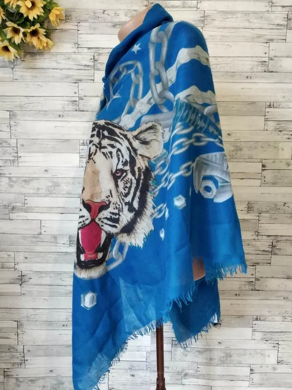 Платок палантин женский синий с принтом тигром и цепи