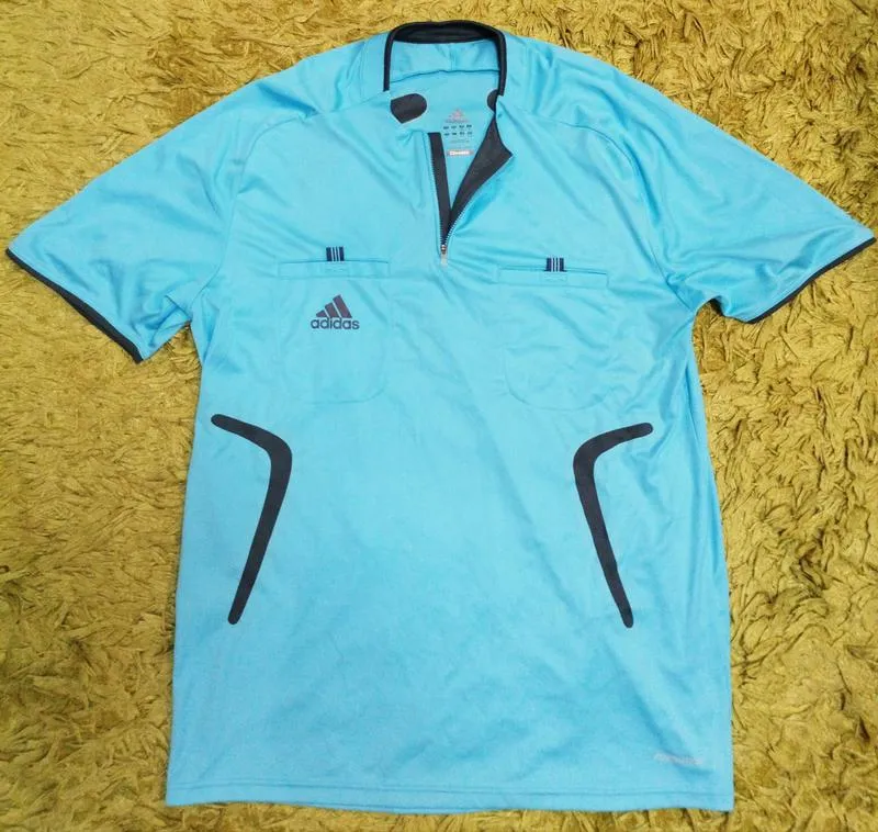 Adidas фірмова футбольна футболка спортивна чоловіча брендовая...