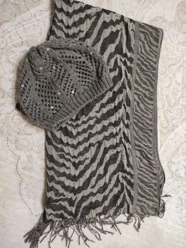 Женская шапка серого цвета + шарф