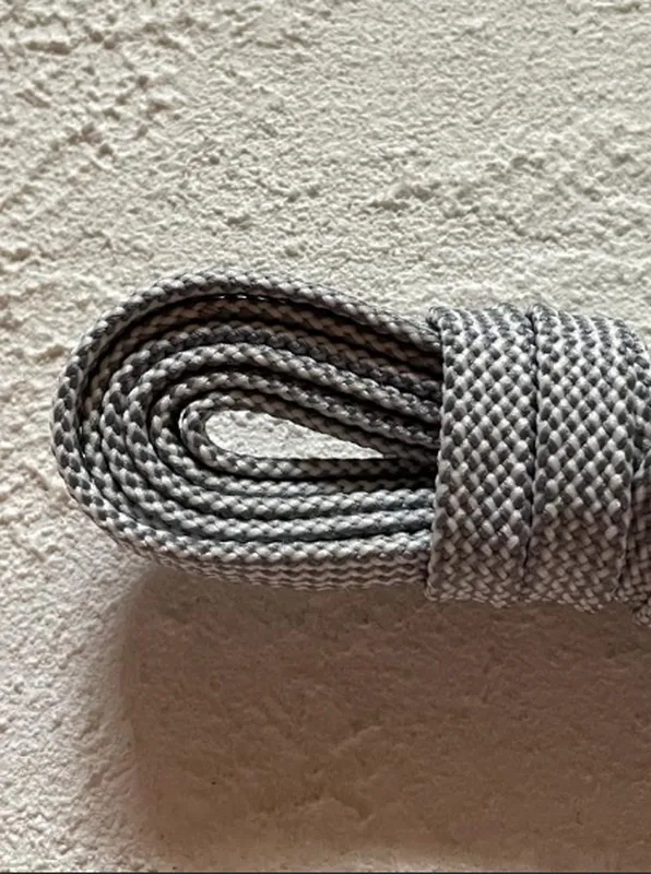 Качественные серо-белые плоские шнурки, 120 см