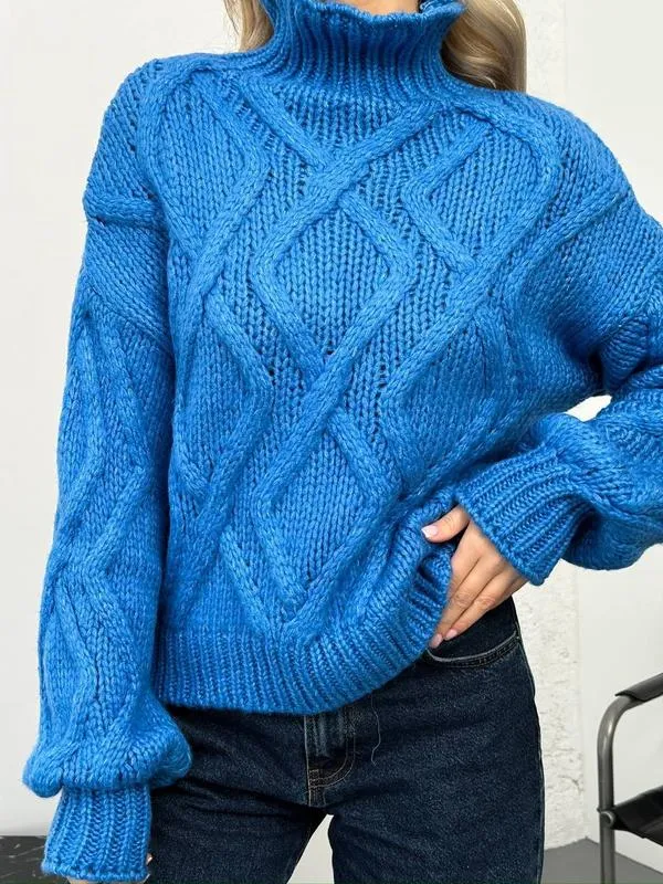 Теплый свитер с высокой горловиной