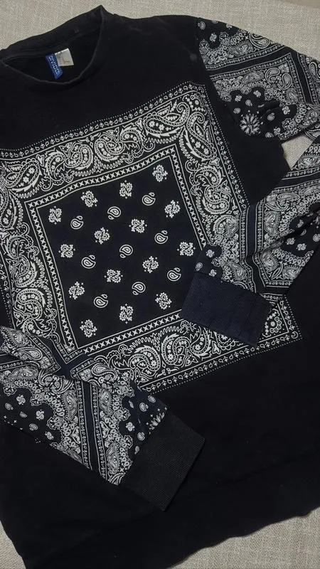 Черный пуловер h&m с квадратным узором пейсли. черный свит...