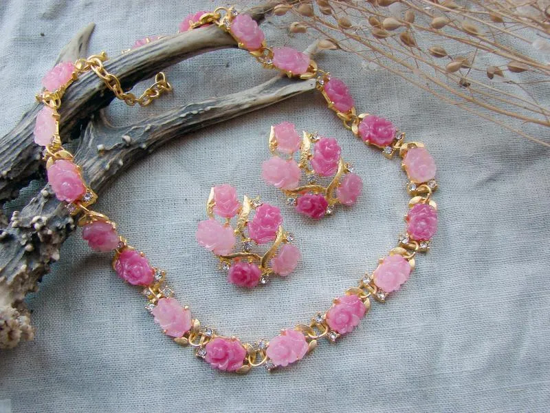 Шикарный комплект украшений ожерелье и серьги с розами золотис...